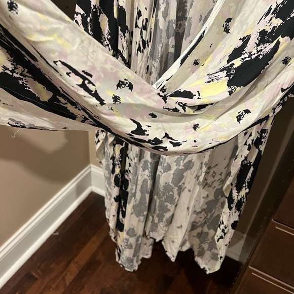 Women’s LIRA Pool/Beach Robe/ Cover Up - Picture 4 of 5